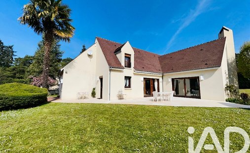 House in Nanteau-sur-Essonne, Ile-de-France, France 1