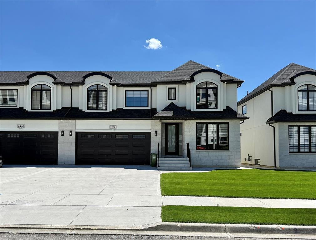 House in LaSalle, Ontario, Canada 2 - 18160034