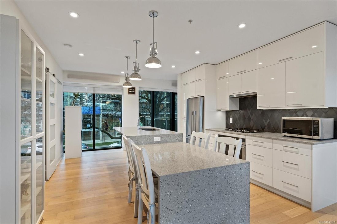Condo in Victoria, British Columbia, Canada 5 - 18167562