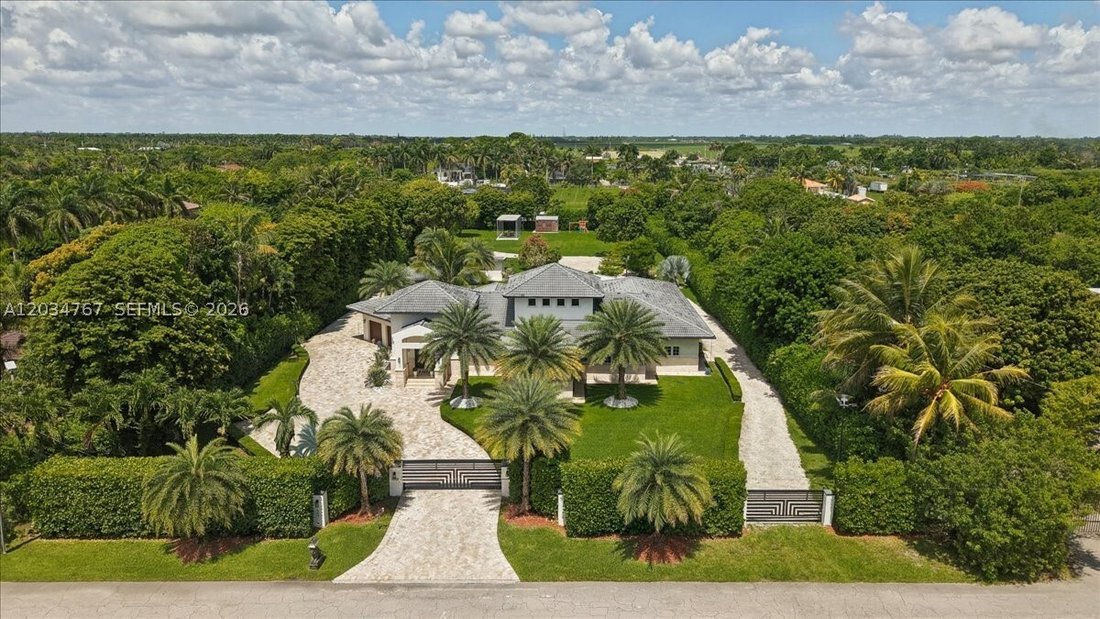 House in Miami, Florida, United States 1 - 18155517