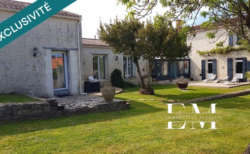 House in Curzon, Pays de la Loire, France 1