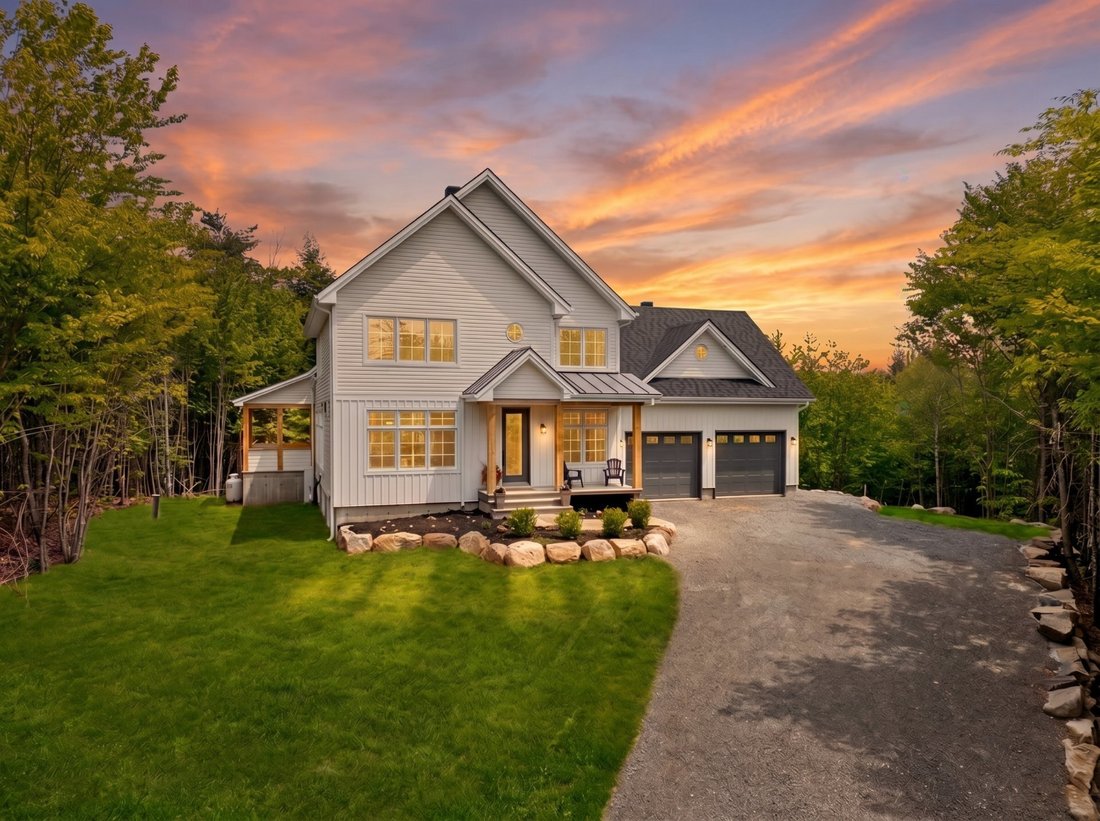 House in Sainte-Anne-des-Lacs, Quebec, Canada 1 - 18160463