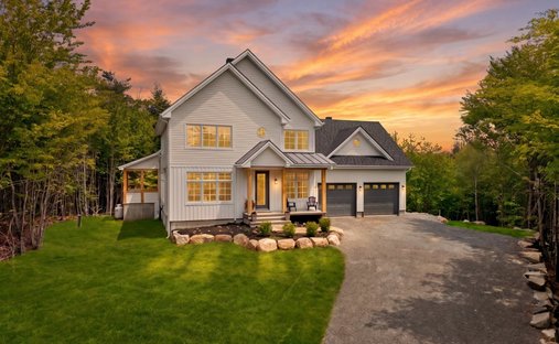 Maison à Sainte-Anne-des-Lacs, Québec, Canada 1