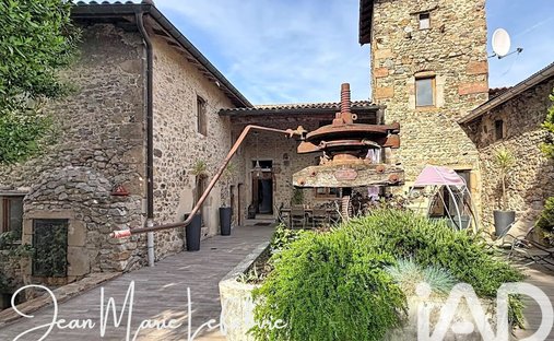 House in Saint-Pierre-de-Bœuf, Auvergne-Rhône-Alpes, France 1