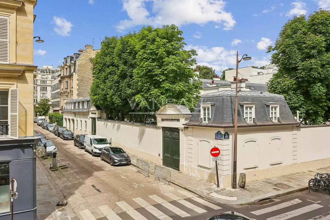 Apartment in Saint Thomas d'Aquin, Paris 7e Arrondissement, Paris 4 - 18156476