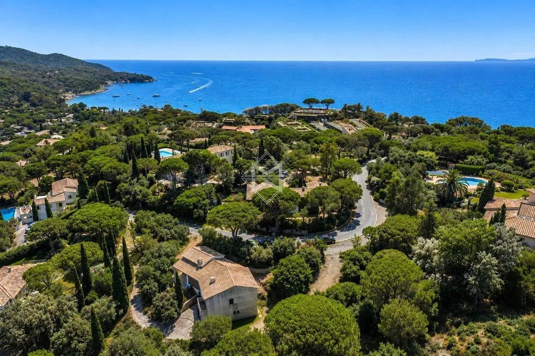 Villa in La Croix-Valmer, Provence-Alpes-Côte d'Azur, France 1 - 14593301