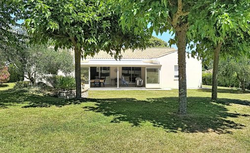 House in Meschers-sur-Gironde, Nouvelle-Aquitaine, France 1