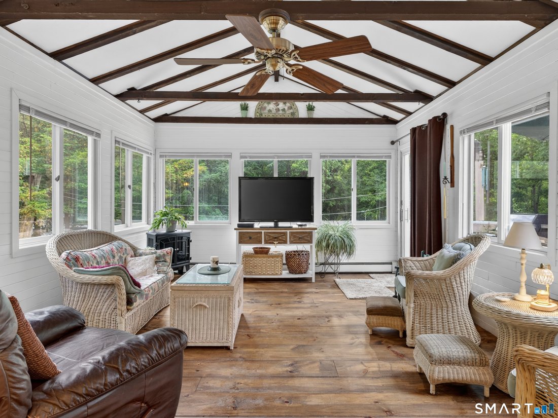 House in Shelton, Connecticut, United States 4 - 18162775