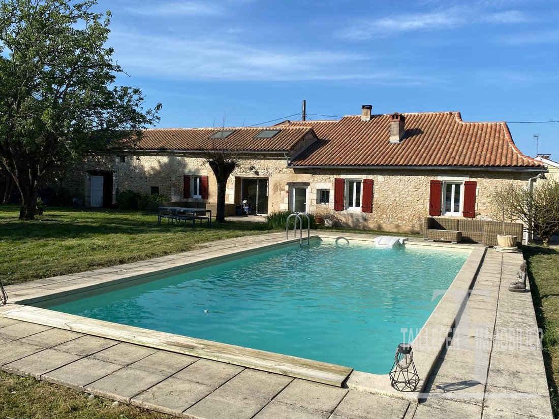 House in Neuvic, Nouvelle-Aquitaine, France 1 - 16157895