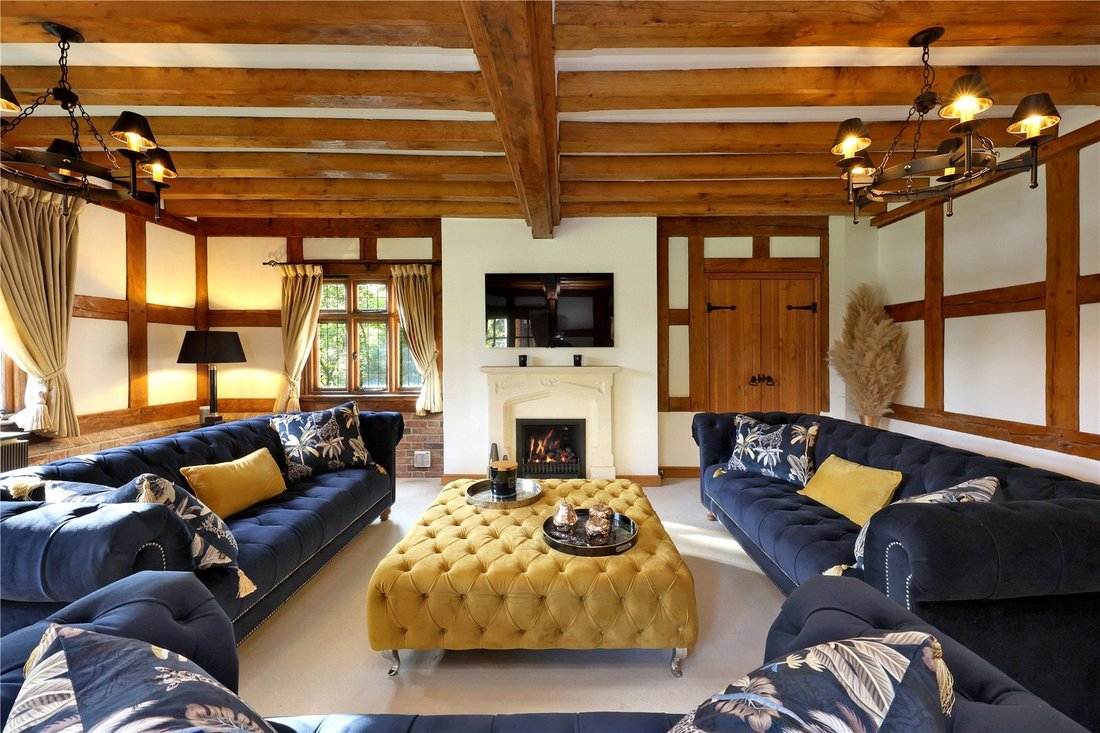 House in Virginia Water, England 5 - 18155639