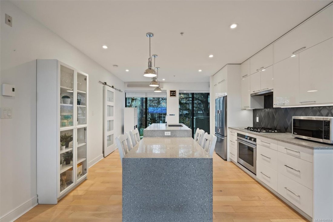 Condo in Victoria, British Columbia, Canada 4 - 18167562