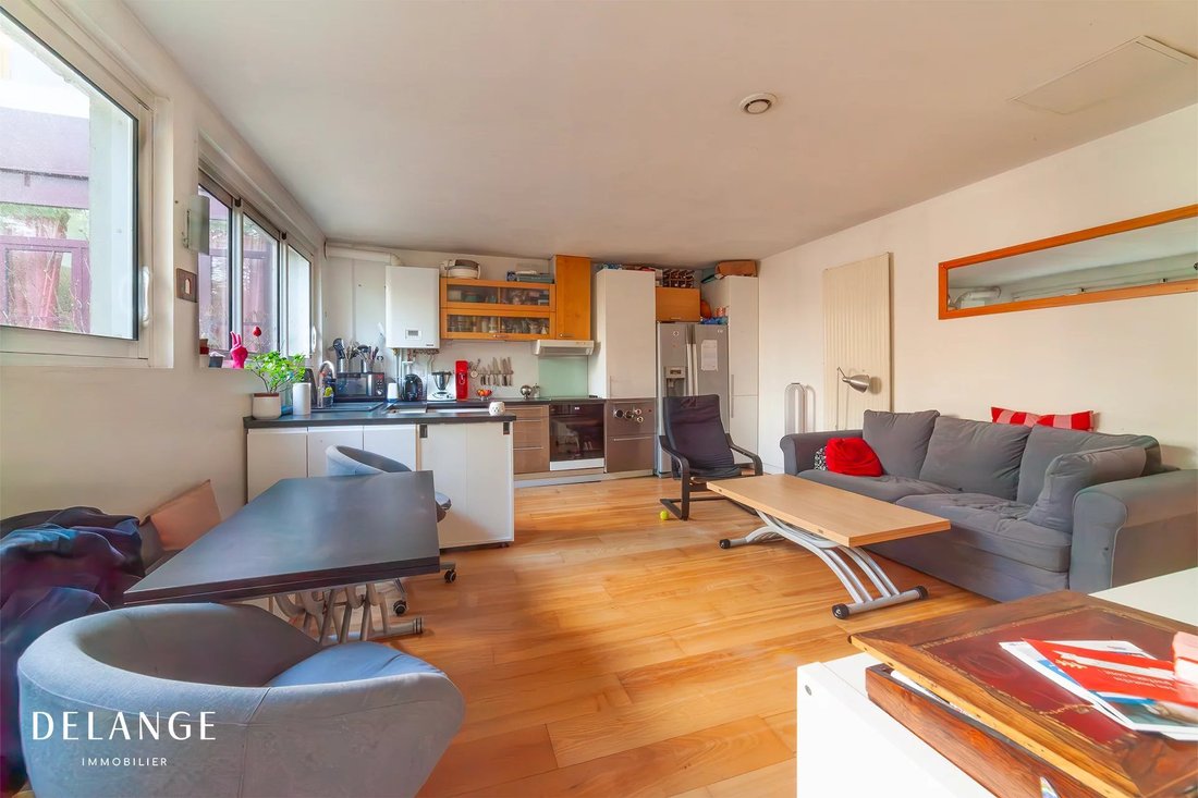 Apartment in Arrondissement of Bobigny, Ile-de-France, France 4 - 18156661