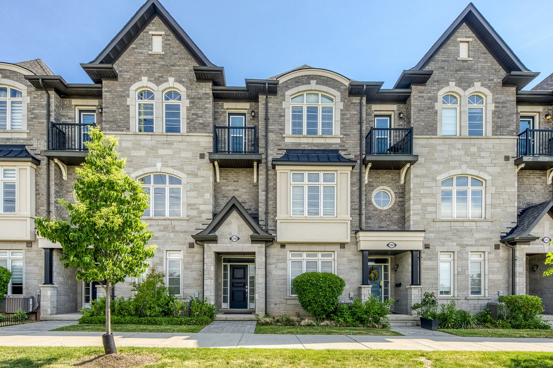 Townhouse in Oakville, Ontario, Canada 1 - 18154083