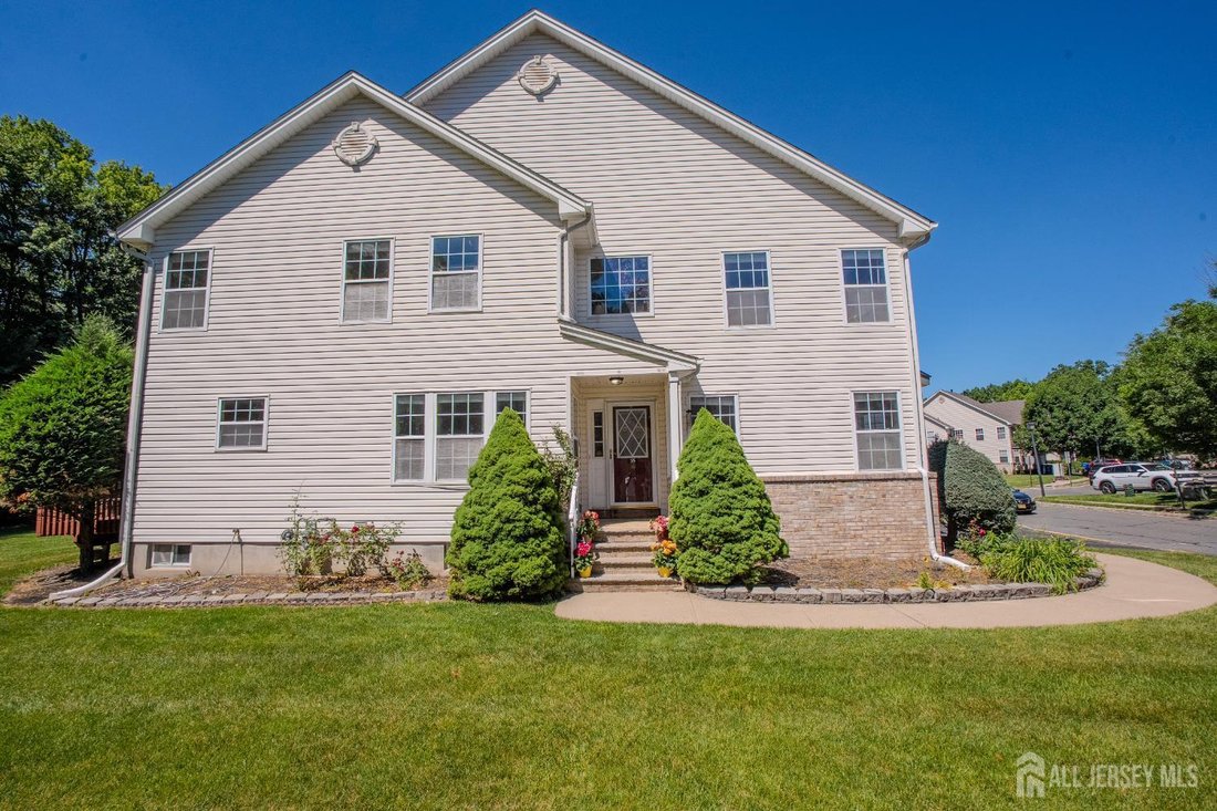 Condo in North Brunswick Township, New Jersey, United States 2 - 18171440