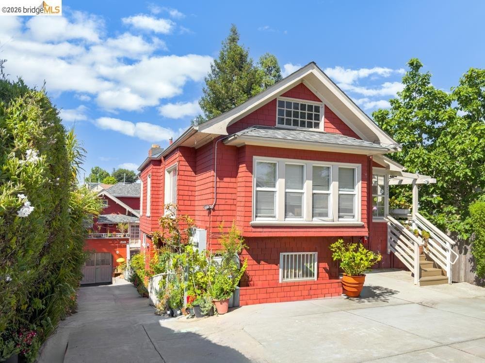 Oakland, California, United States 3 - 18154334