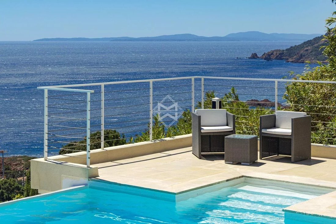 Villa in Le Dramont-Agay-Anthéor-Le Trayas, Saint-Raphaël, France 5 - 18160761