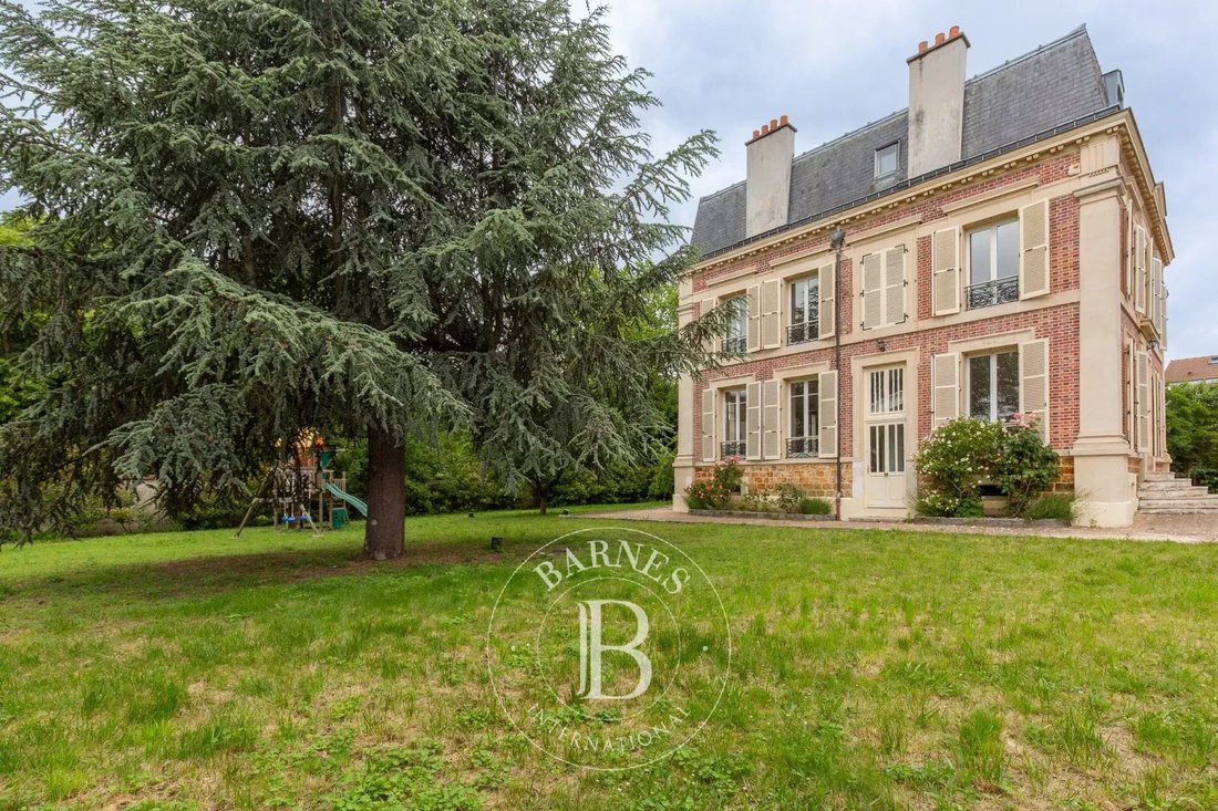 House in Chatou, Ile-de-France, France 1 - 18156409