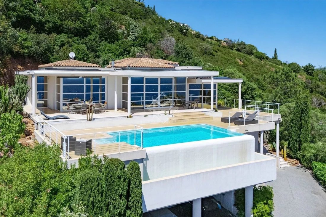 Villa in Le Dramont-Agay-Anthéor-Le Trayas, Saint-Raphaël, France 2 - 18160761
