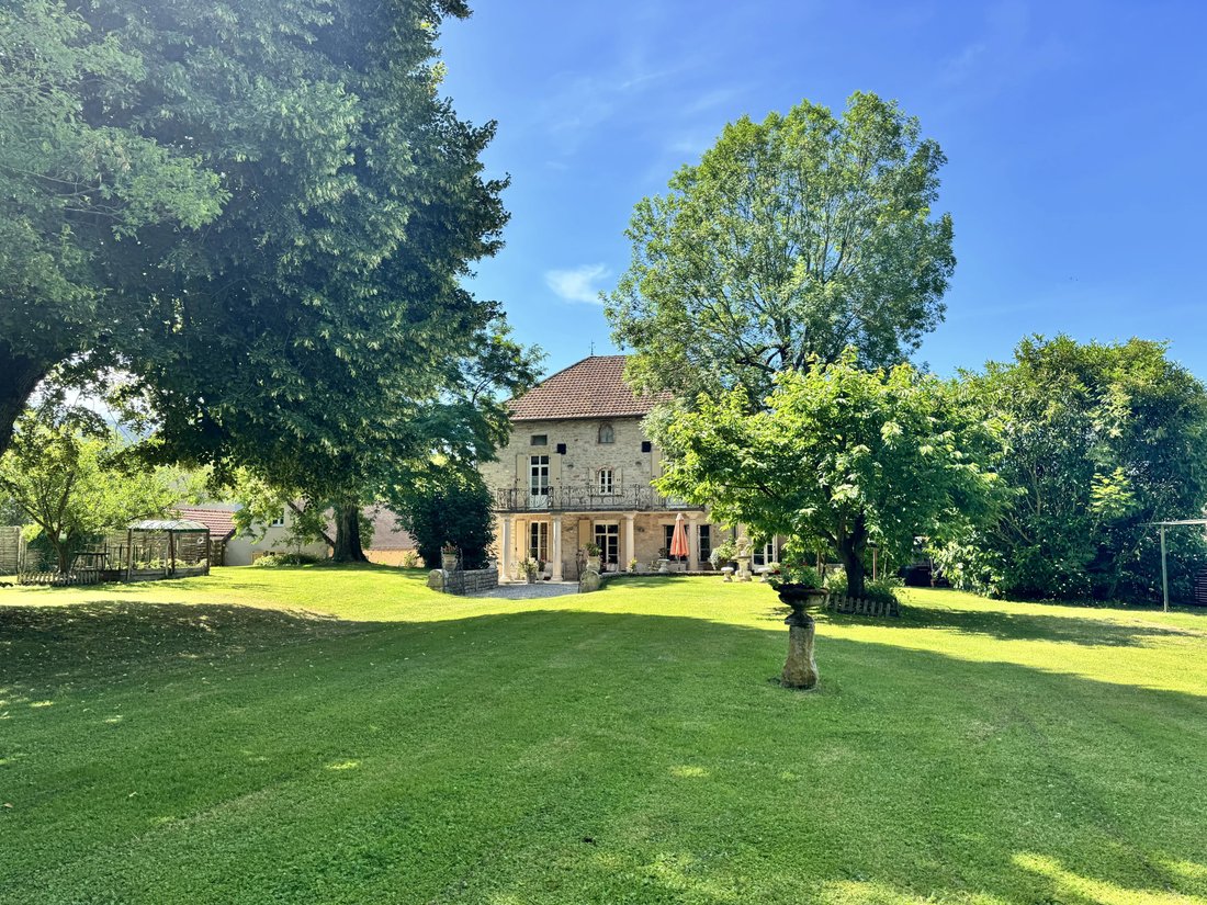 Estate in Lons-le-Saunier, Bourgogne – Franche-Comté, France 2 - 17837341