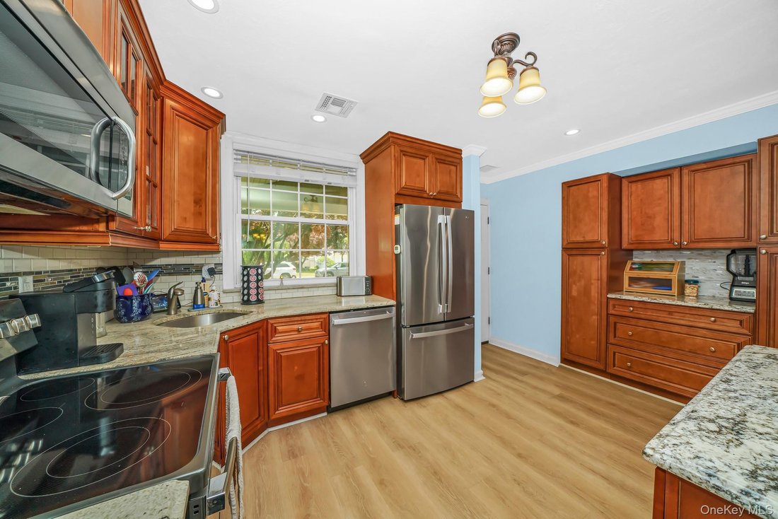 House in Wantagh, New York, United States 4 - 18157462