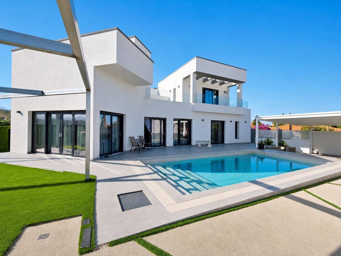 Villa in Buenas Noches, Estepona, Spain 1 - 16612868