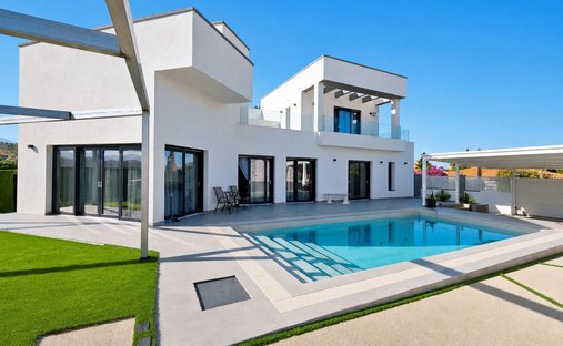 Villa in Buenas Noches, Estepona, Spain 1
