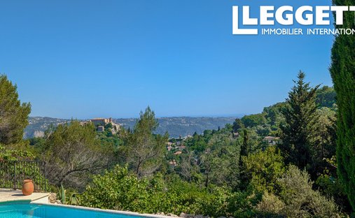Villa in Carros, Provence-Alpes-Côte d'Azur, France 1