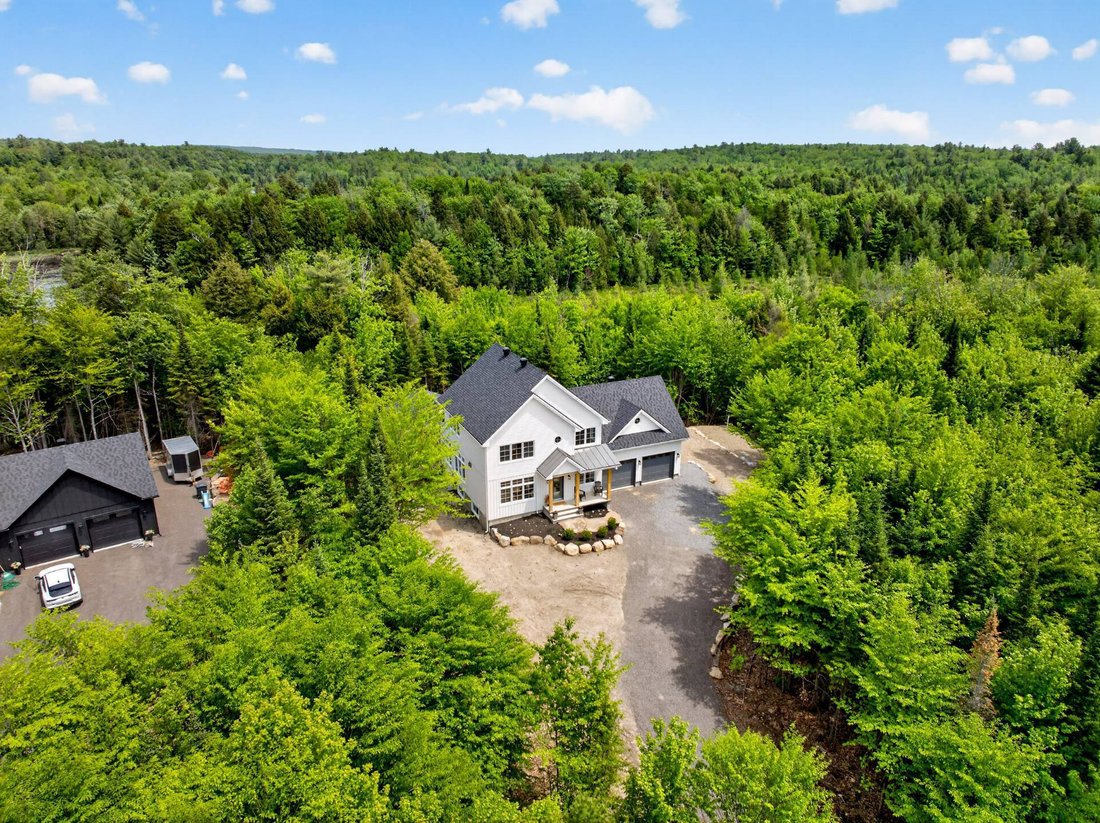 House in Sainte-Anne-des-Lacs, Quebec, Canada 3 - 18160463