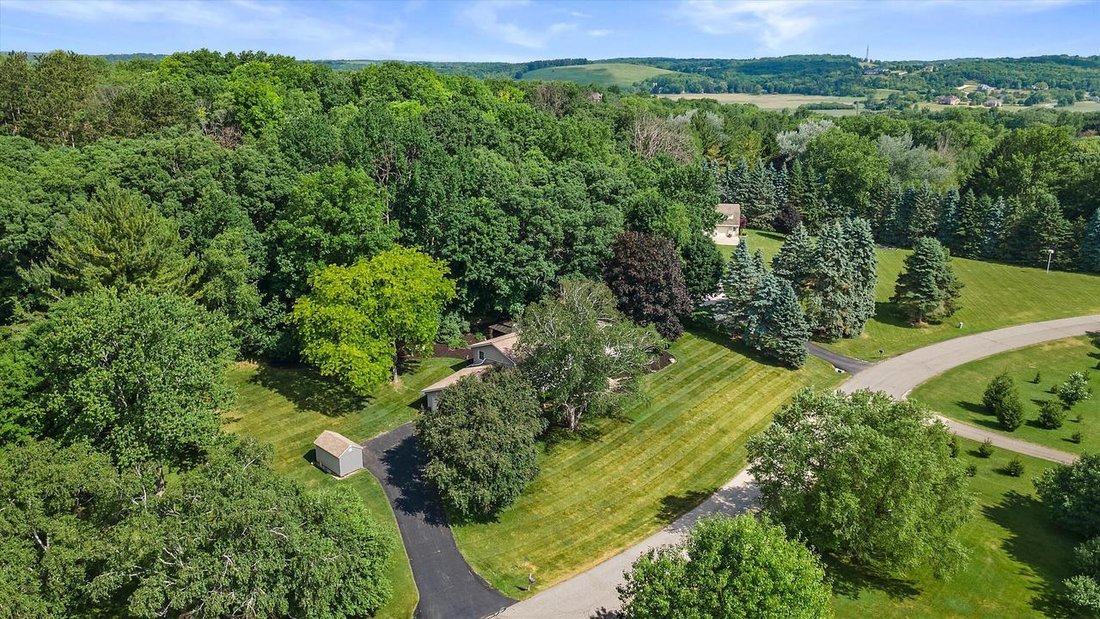 House in Waukesha, Wisconsin, United States 2 - 18159243