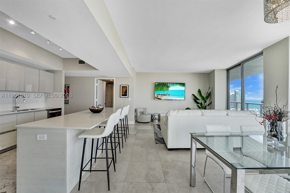 Condo in Hallandale Beach, Florida, United States 5 - 17044011