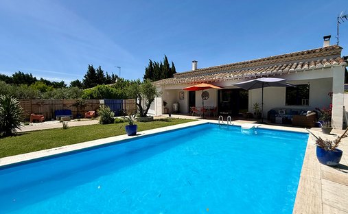 Villa in Maussane-les-Alpilles, Provence-Alpes-Côte d'Azur, France 1