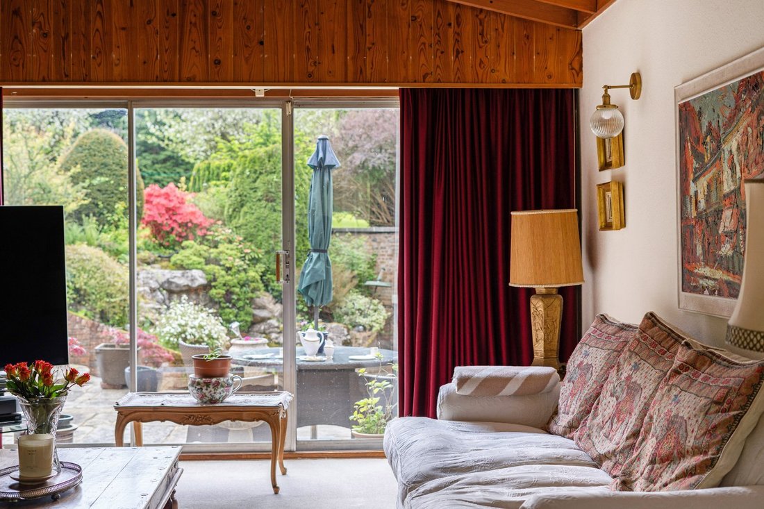 Haus in Kingswood, Reigate and Banstead, England 3 - 18160085