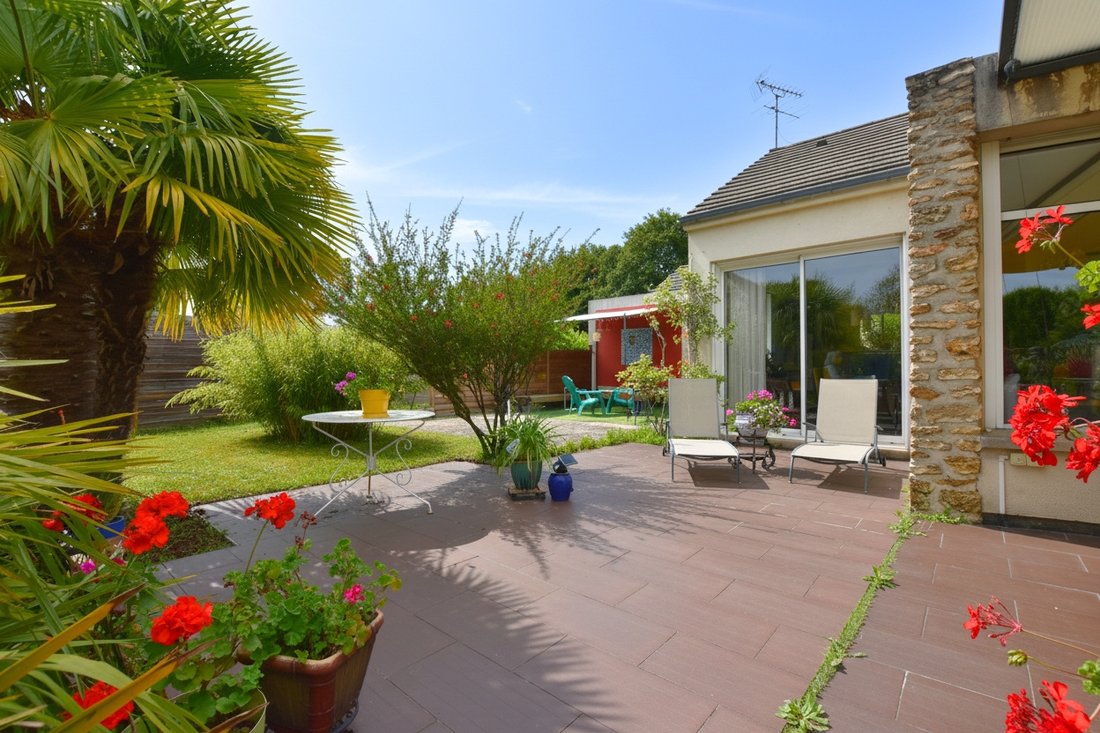 Maison à Les Essarts-le-Roi, Île-de-France, France 2 - 18155931