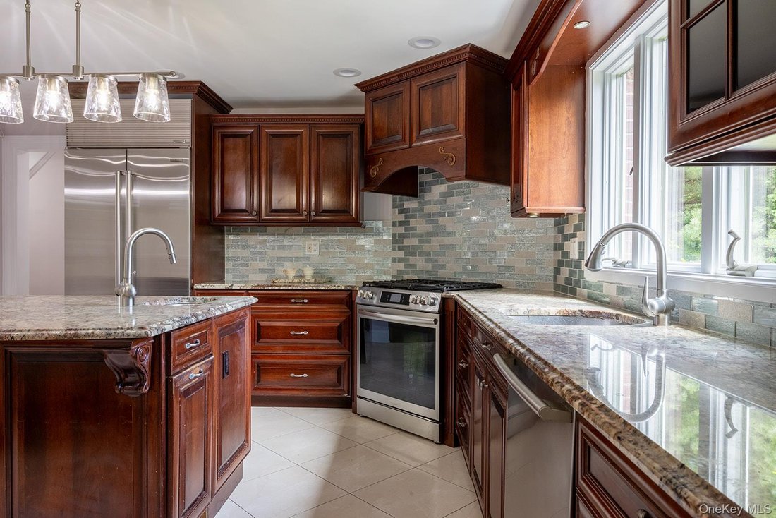 House in North New Hyde Park, New York, United States 4 - 18162322