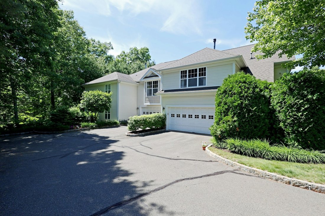 House in Newtown, Connecticut, United States 2 - 18156850