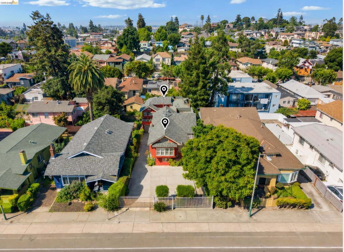 Oakland, California, United States 2 - 18154334