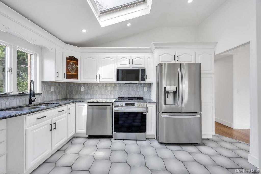 House in Seaford, New York, United States 5 - 18159025