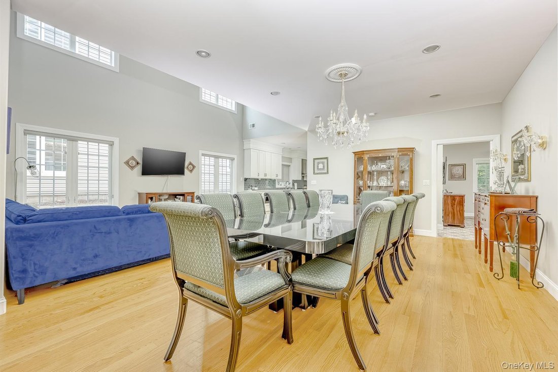 Condo in Spring Valley, New York, United States 5 - 18158880