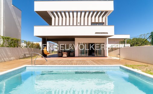 House in Bucelas, Lisbon, Portugal 1