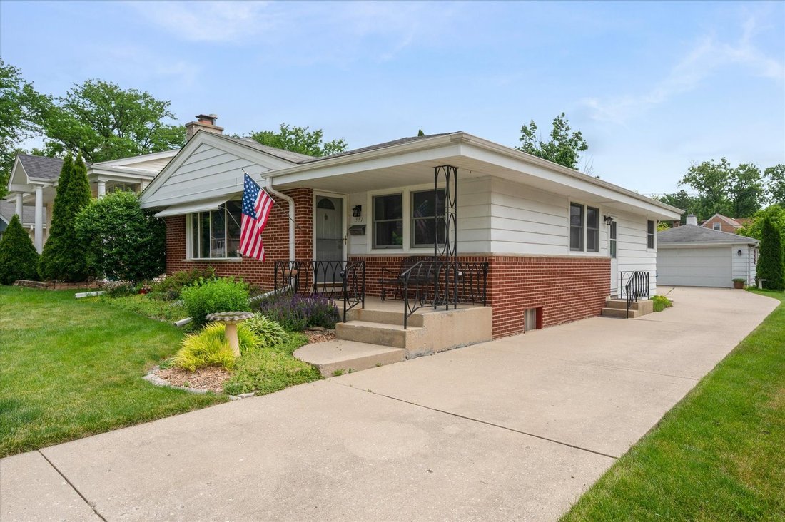 House in Elmhurst, Illinois, United States 2 - 18154550