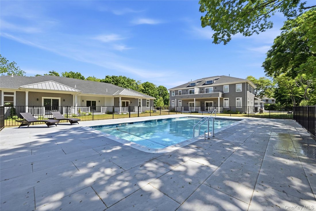 Condo in Westhampton, New York, United States 3 - 18164852