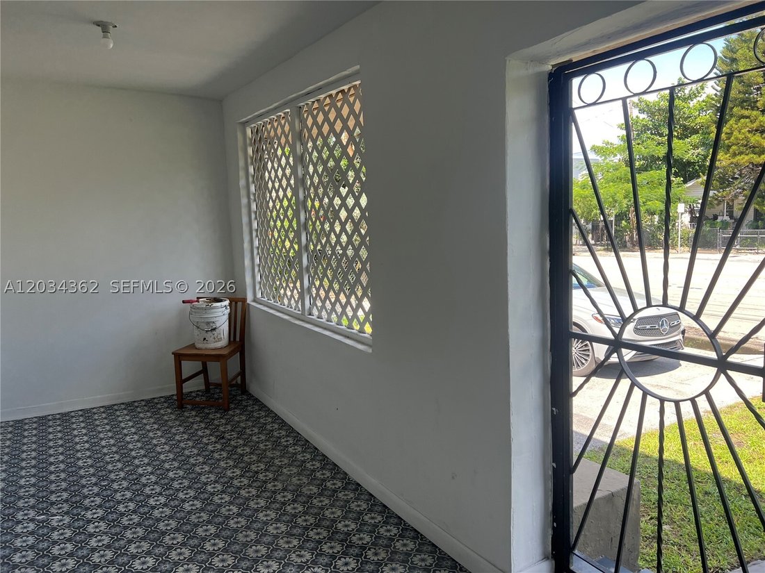 Miami, Florida, United States 4 - 18155543