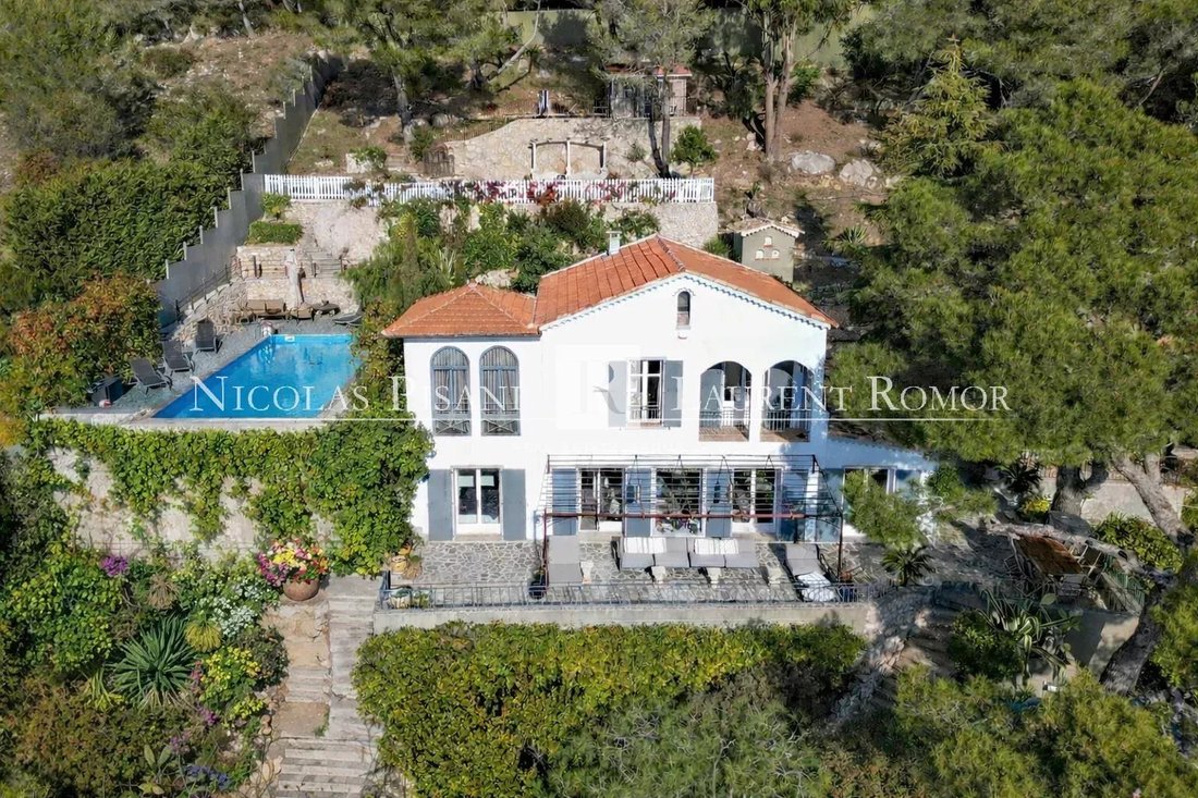 Villa in Èze, Provence-Alpes-Côte d'Azur, France 1 - 18155652