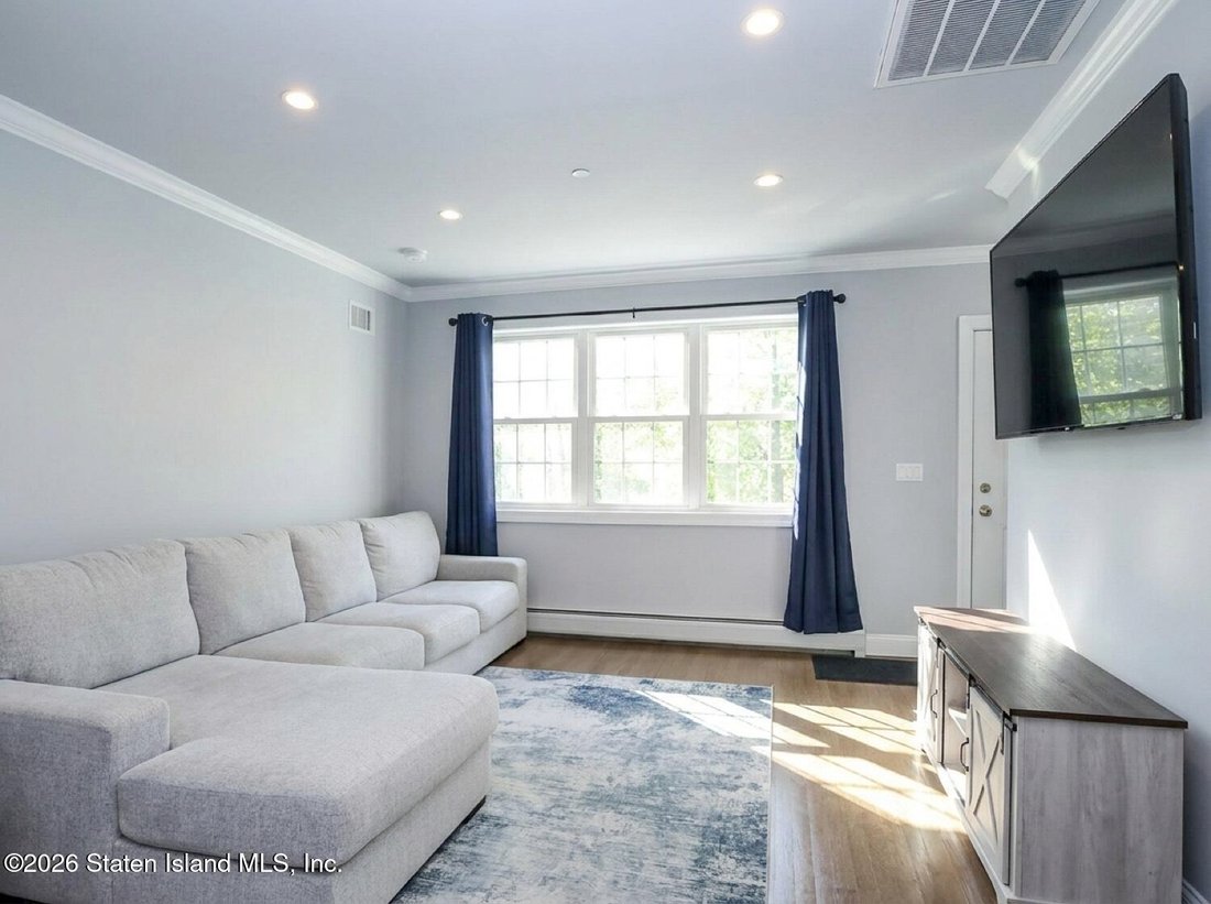 House in New York, New York, United States 5 - 17703155