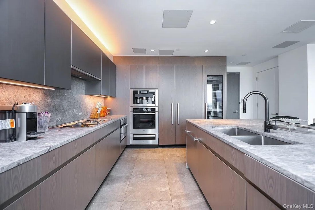 Condo in New York, New York, United States 4 - 18166949