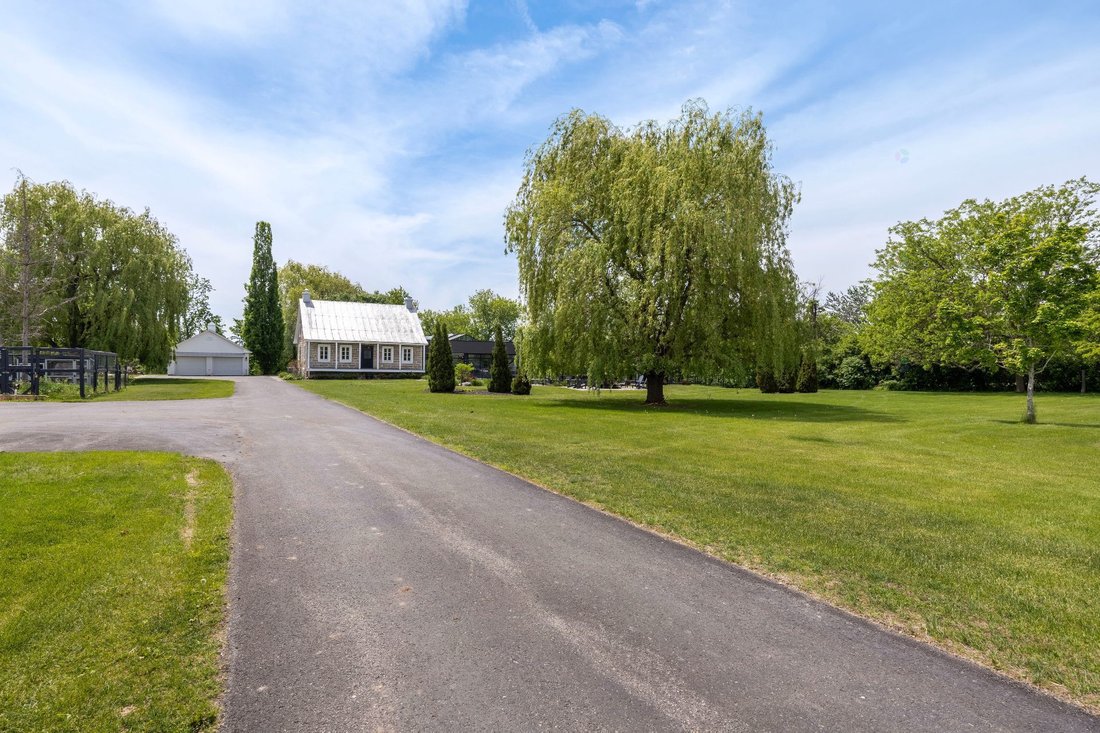 House in Saint-Eustache, Quebec, Canada 2 - 18160541