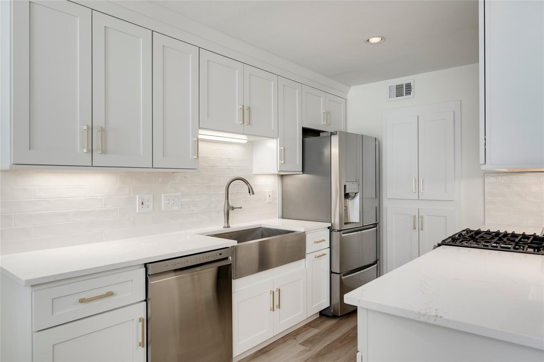 Condo in Austin, Texas, United States 5 - 18158489