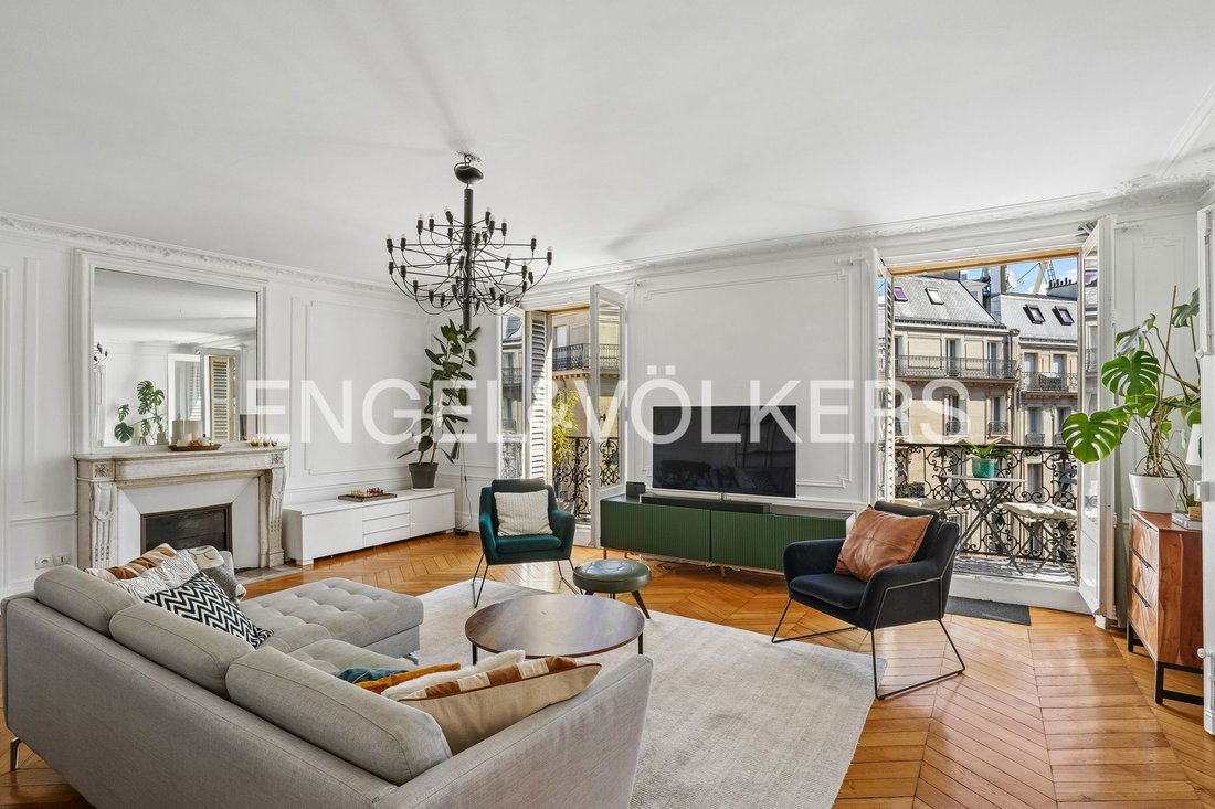 Apartment in Saint Philippe du Roule, Paris 8e Arrondissement, Paris 3 - 18156299