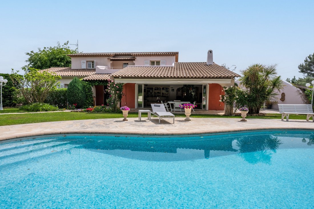 House in Le Rouret, Provence-Alpes-Côte d'Azur, France 2 - 18160302