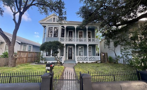 House in Hitchcock, Texas, United States 1